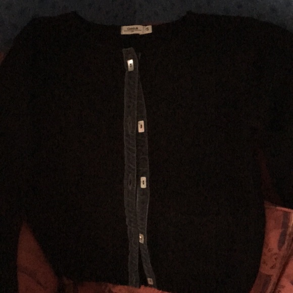 Beautiful sweater never worn in black - Picture 1 of 4